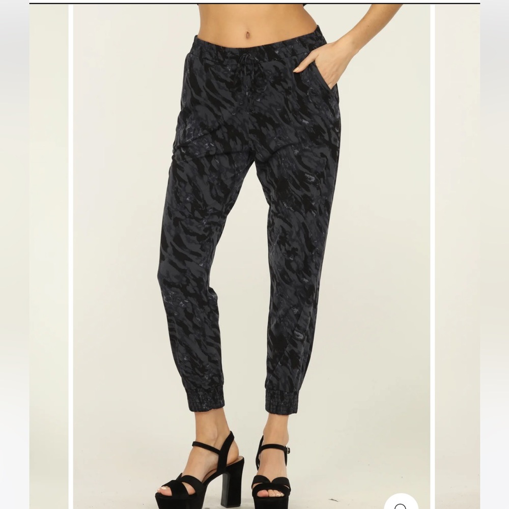 Veronica M joggers